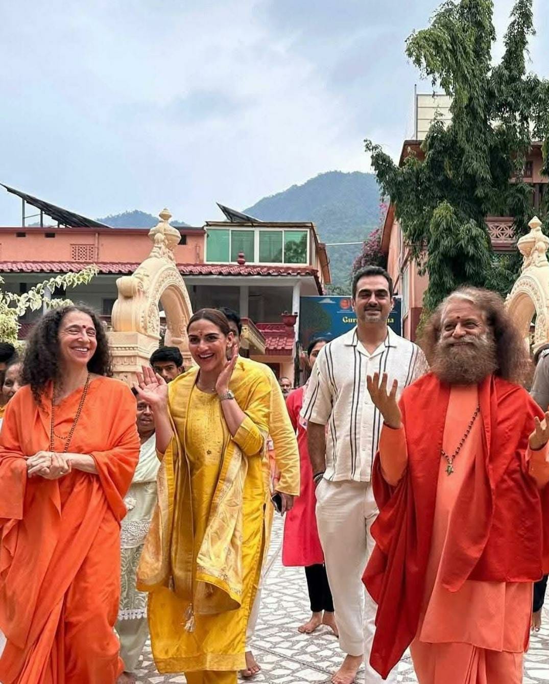 Esha Deol Rishikesh2 Esha Deol Rishikesh2