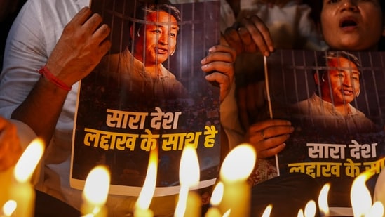 सोनम वांगचुक जोधपुर जेल में कैद,जामवाल ने खुलासा किया कि लद्दाख पुलिस ने हाल ही में एक पाकिस्तानी खुफिया ऑपरेटिव (पीआईओ) को गिरफ्तार किया था, जो वांगचुक के संपर्क में था और कथित तौर पर पाकिस्तान को जानकारी भेज रहा था..