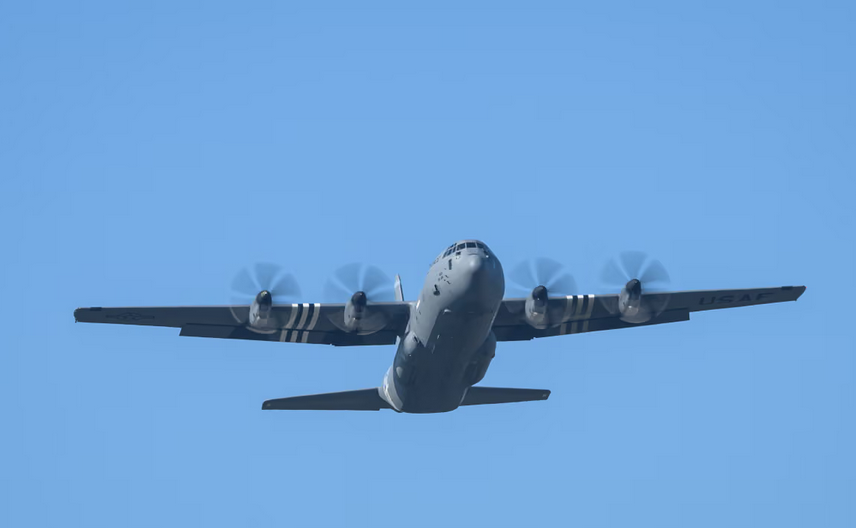 100 से अधिक कर्मियों को ले जा रहा कोलंबियाई सैन्य विमान उड़ान भरते समय दुर्घटनाग्रस्त हो गया।